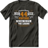 44 Jaar Legend T-Shirt | Goud - Wit | Grappig Verjaardag en Feest Cadeau Shirt | Dames - Heren - Unisex | Tshirt Kleding Kado | - Donker Grijs - L