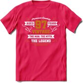 97 Jaar Legend T-Shirt | Goud - Wit | Grappig Verjaardag en Feest Cadeau Shirt | Dames - Heren - Unisex | Tshirt Kleding Kado | - Roze - XXL