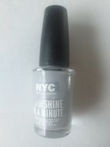 Nyc shine in a minute nagellak #365 velvet chic