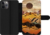 Bookcase Geschikt voor iPhone 11 Pro telefoonhoesje - Tijgerprint - Marmer print - Goud - Met vakjes - Wallet case met magneetsluiting