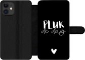 Bookcase Geschikt voor iPhone 12 Pro Max telefoonhoesje - Pluk de dag - Quotes - Spreuken - Carpe diem - Met vakjes - Wallet case met magneetsluiting