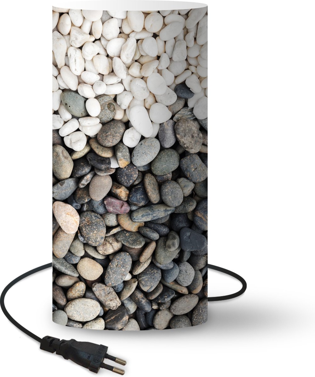 Lamp - Nachtlampje - Tafellamp slaapkamer - Witte en grijze kiezels naast elkaar - 54 cm hoog - Ø24.8 cm - Inclusief LED lamp