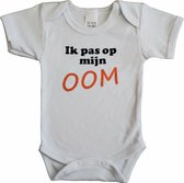 Witte romper met "Ik pas op mijn oom" - maat 68  - babyshower, zwanger, cadeautje, kraamcadeau, grappig, geschenk, baby, tekst, bodieke