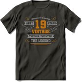 19 Jaar Legend T-Shirt | Goud - Zilver | Grappig Verjaardag Cadeau | Dames - Heren | - Donker Grijs - XL