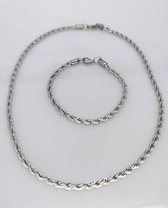 Set prachtige - gedraaide edelstaal - ketting  45 cm met  armband 18 cm. Chique voor alle gelegenheid.