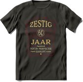 60 Jaar Legendarisch Gerijpt T-Shirt | Bordeauxrood - Ivoor | Grappig Verjaardag Cadeau | Dames - Heren | - Donker Grijs - XL