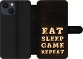 Bookcase Geschikt voor iPhone 13 Mini telefoonhoesje - Gaming - Games - Quotes - Spreuken - Eat sleep game repeat - Met vakjes - Wallet case met magneetsluiting