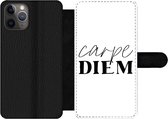 Bookcase Geschikt voor iPhone 11 Pro Max telefoonhoesje - Quotes - Pluk de dag - Spreuken - Carpe diem - Met vakjes - Wallet case met magneetsluiting