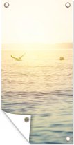 Tuinposter Zee - Meeuw - Zon - 40x80 cm - Wanddecoratie Buiten - Tuinposter - Tuindoek - Schuttingposter - Tuinschilderij