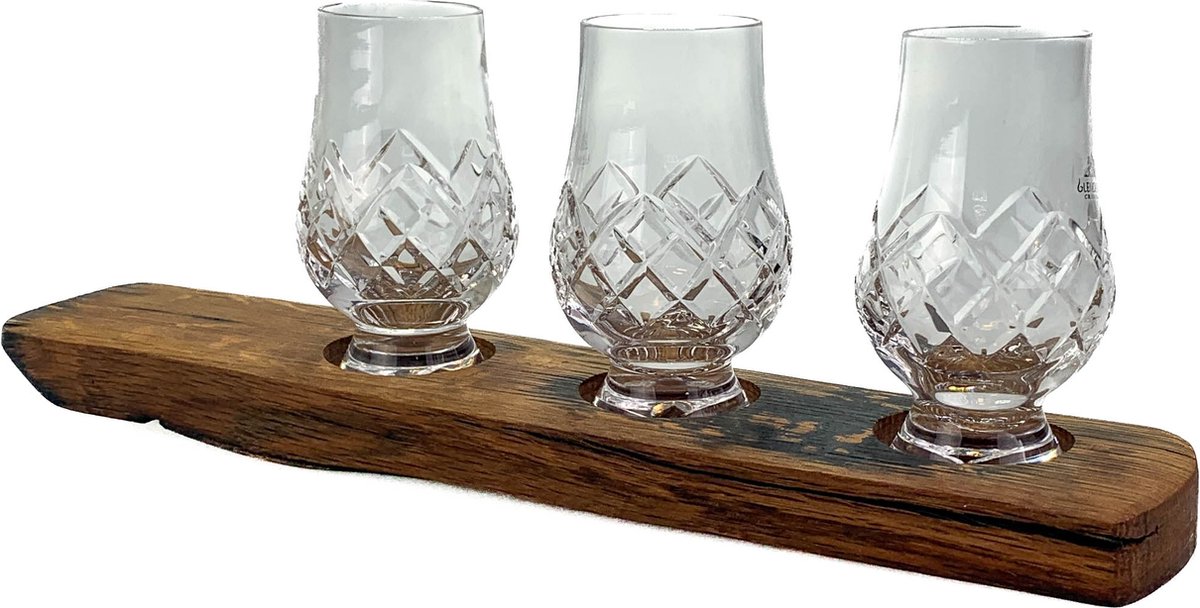 Whiskyglashouder van oude whiskyvaten met 3 Glencairn Cut Whiskyglazen - Darach en Glencairn Crystal Scotland