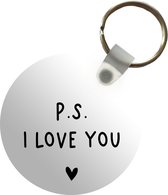 Sleutelhanger - Engelse quote P.S. i love you met een hartje op een witte achtergrond - Plastic - Rond - Uitdeelcadeautjes