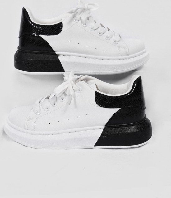 Sporty sneakers | Schoenen dames | Basic | Trendy | Sportief | Gekleurde hak | Kleur Zwart | Maat 37