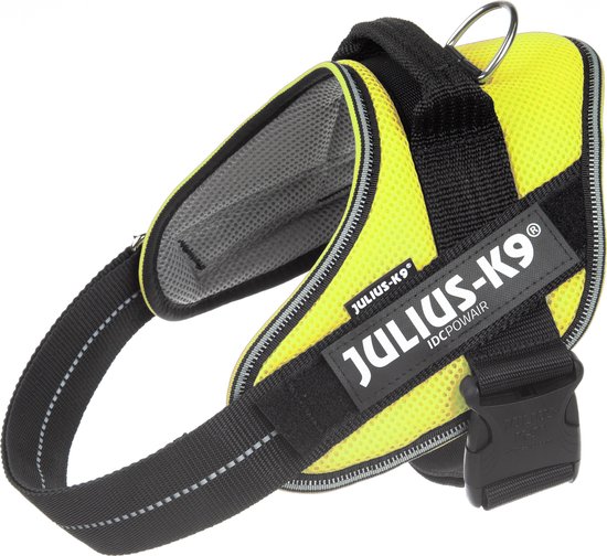 Julius-K9 IDC POWAIR tuigje in neongeel, met gesp en zwarte banden, op witte achtergrond.
