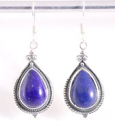 Bewerkte zilveren oorbellen met lapis lazuli