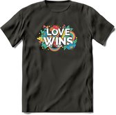 Love Wins | Pride T-Shirt | Grappig LHBTIQ+ / LGBTQ / Gay / Homo / Lesbi Cadeau Shirt | Dames - Heren - Unisex | Tshirt Kleding Kado | - Donker Grijs - 3XL