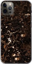 Geschikt voor iPhone 13 Pro Max hoesje - Marmer print - Zwart - Goud - Siliconen Telefoonhoesje