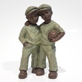 Geert Kunen / Skulptuur / Beeld / jongens met voetbal - bruin / groen - 13 x 8 x 21 cm hoog.