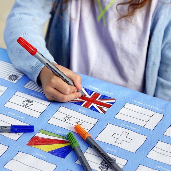 Colorable - lavable - Nappe avec drapeaux - Eatsleepdoodle