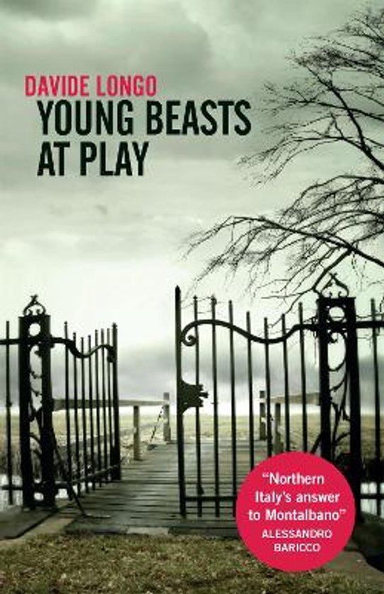 Boekcover van 'Young Beasts at Play' door Davide Longo. Een open hek met een brug leidt naar een mistige achtergrond. Een rode cirkel bevat "Northern Italy's answer to Montalbano" door Alessandro Baricco.