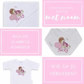 MagicDat Kraam cadeau pakket geborduurd met meisje met speentje en naam 3 delig