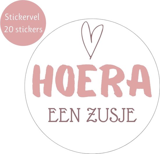 Sticker vel met 20 stickers. Grote tekst 'HOERA EEN ZUSJE' in roze letters op witte cirkel met hartje.