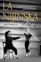 Boek 'La Nijinska: Choreografe van de Moderne', met Lynn Garafola, zittend, en twee dansers in de lucht.