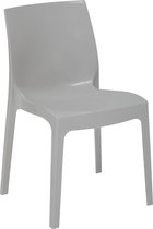Designer-stoel gemaakt van plastic