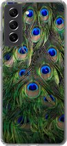 Geschikt voor Samsung Galaxy S21 FE hoesje - Close-up van veren van een pauw - Siliconen Telefoonhoesje