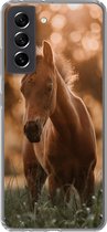 Geschikt voor Samsung Galaxy S21 FE hoesje - Paard - Licht - Landschap - Siliconen Telefoonhoesje