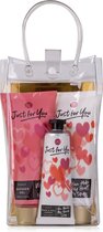 Romantisch valentijn cadeau vrouw - just for you - geschenkset in transparante toilettas - rozen - Kado vrouwen, moeder, vriendin, zus, oma, mama