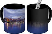 Magische Mok - Foto op Warmte Mok - Skyline van Georgië door de rivier - 350 ML - Uitdeelcadeautjes