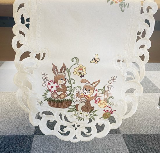 Mode Paastafelloper, 40 x 180 cm, met hazen en paaseieren
