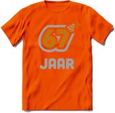 67 Jaar Feest T-Shirt | Goud - Zilver | Grappig Verjaardag Cadeau Shirt | Dames - Heren - Unisex | Tshirt Kleding Kado | - Oranje - M