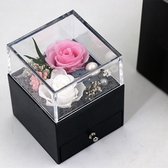 Artick Sieraden Kistje - Valentijns cadeau - Sieraden Doos - Geschenk Doos -  Gift Box - Met Glazen Deksel -  Romantisch -  Liefde - Rozen - 9x9x10.5 cm - 2 Rozen - Roze, Wit