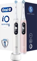 Bol.com Oral-B iO 6 - Wit en Roze - Duo Pack - Elektrische Tandenborstels Ontworpen Door Braun - 2 Handvaten en 2 Opzetborstels aanbieding
