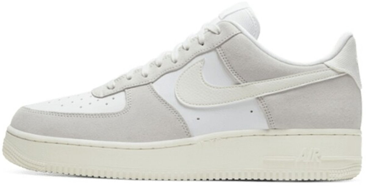 Nike Nike Air Force 1 LV8 Sneakers Heren Beige