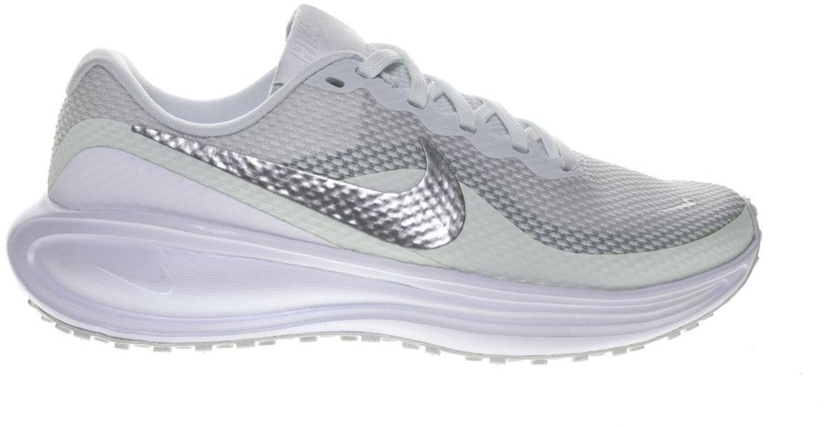 Nike Revolution 8 Off Wit