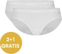 Twee witte bikinislips van Ten Cate met '2+1 GRATIS' cirkel.
