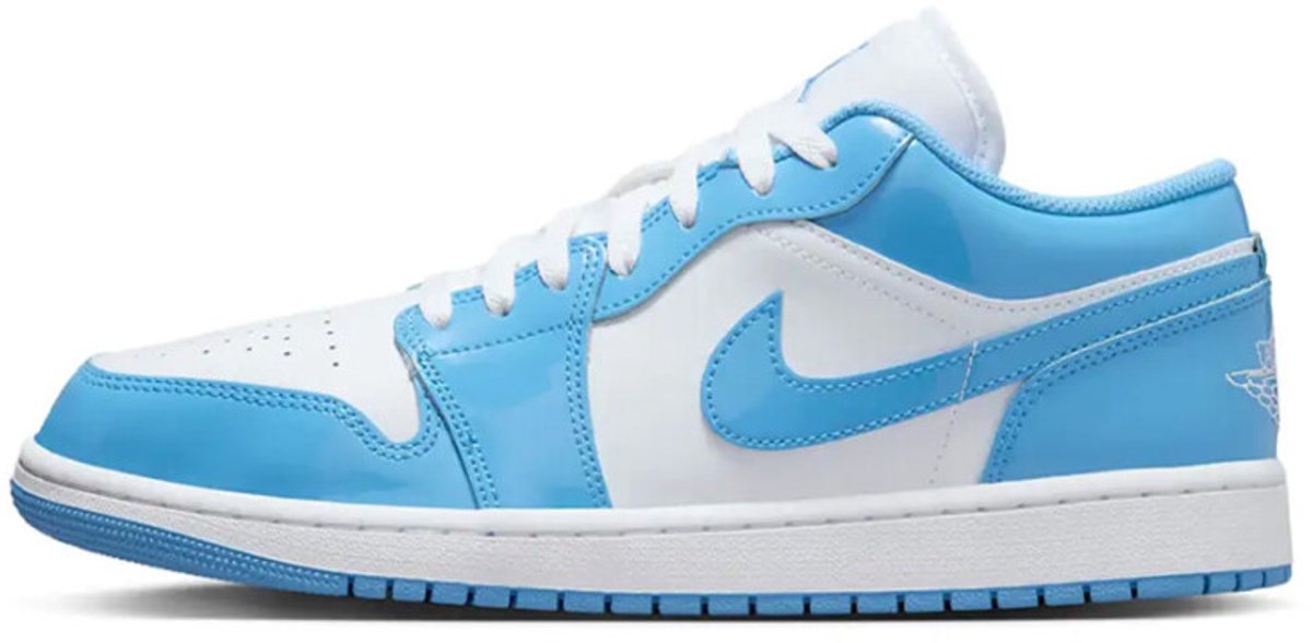Jordan 1 Low SE Legend Wit