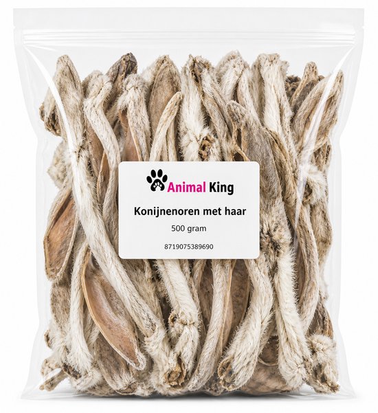 Transparante verpakking met gedroogde konijnenoren met haar. Totaal 500 gram.