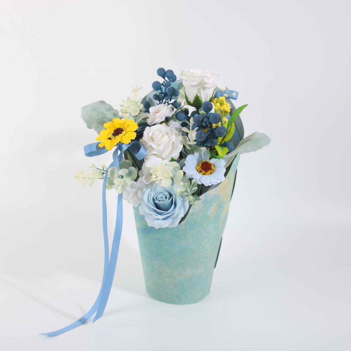 Kunstbloemen & Nepbloemen Boeket– Blauwe en Witte Rozen met Zonnebloem – Handgemaakte Bloemendecoratie met Geur - LA ROSELLE AMSTERDAM