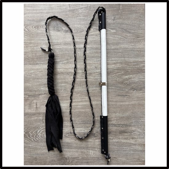 Hondenspeelgoed, Flirt Pole maat 1 in de kleuren offwhite, zwart, bruin. Hondenhengel - hondenspeelgoed - Hondentraining - hondenspeelhengel - trektouw - spelen en leren - dog training - ShukoGear by MadeByShuko