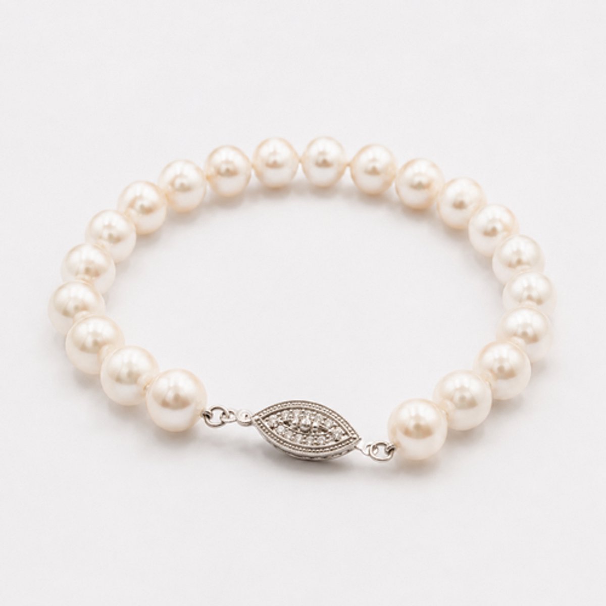 N3 Collecties Glanzende armband van natuurlijke parels met een verfijnde zetting voor Dames