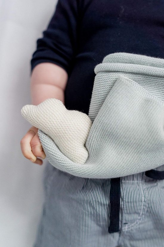 Kindsgut Cuddly cloth with rattle made from 100% Oeko-Tex certified cotton, subtle colours and simple design, ideal for on the go or cuddle, cloud van Kindsgut — afbeelding 3