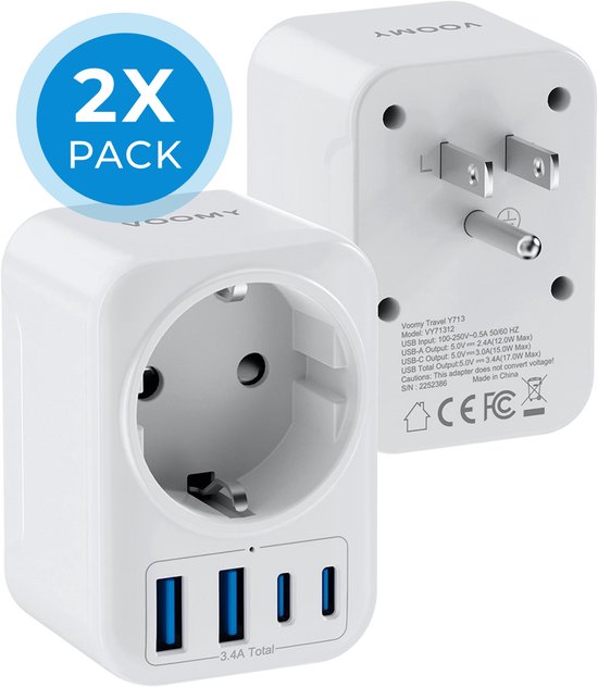 Een pak van twee witte reisstekkers. Eén met focus op de USB-poorten, de andere op de Amerikaanse stekker (Type B).