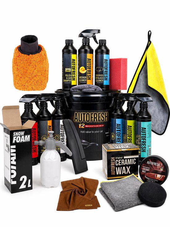 Compleet auto-onderhoudsset met diverse flessen, emmer, spons, microvezeldoek, wax en poets- en drooghandschoenen.