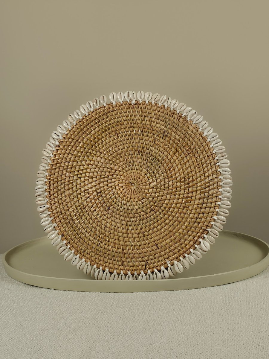 Blitzdeco - Ronde Placemat - Luke - Rotan met Witte Schelpen - Beige - Handgemaakt