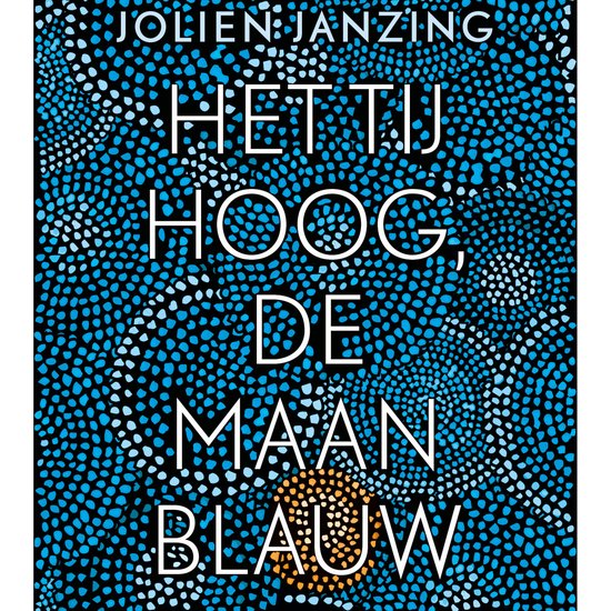 Boekcover met de titel "HET TIJ HOOG, DE MAAN BLAUW" op een blauwe, gestippelde achtergrond.
