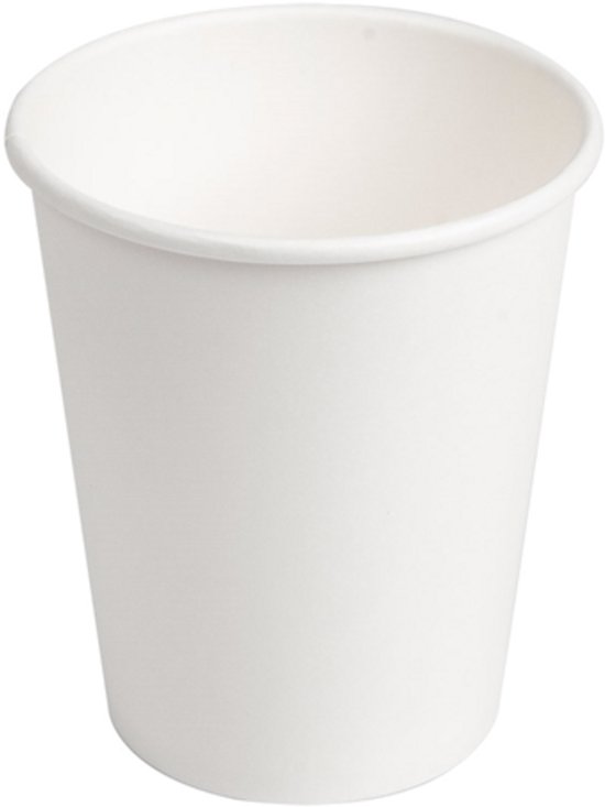 Witte papieren beker op een witte achtergrond.