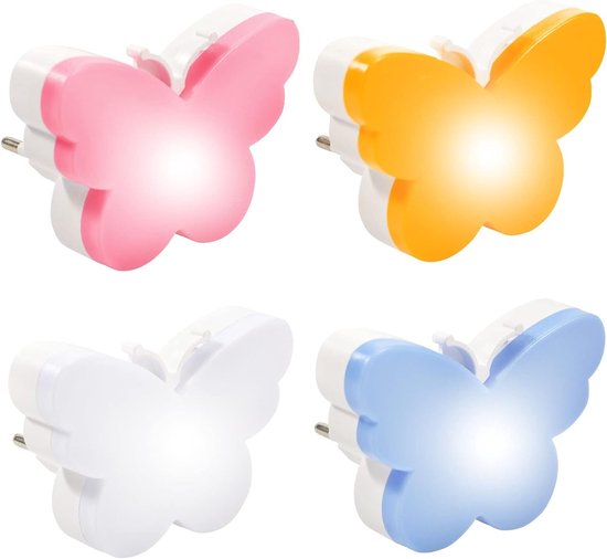 Vier vlindernachtlampjes in roze, oranje, wit en blauw, met stekkers.